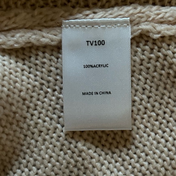 NWT Goldfish Kiss Oversized Sweater - Picture 11 of 11